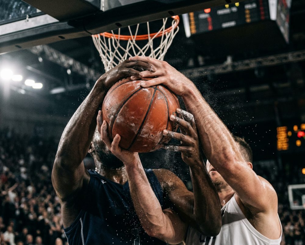 NBA战术台：密尔沃基雄鹿的推进路线与菲尼克斯太阳的应对方式